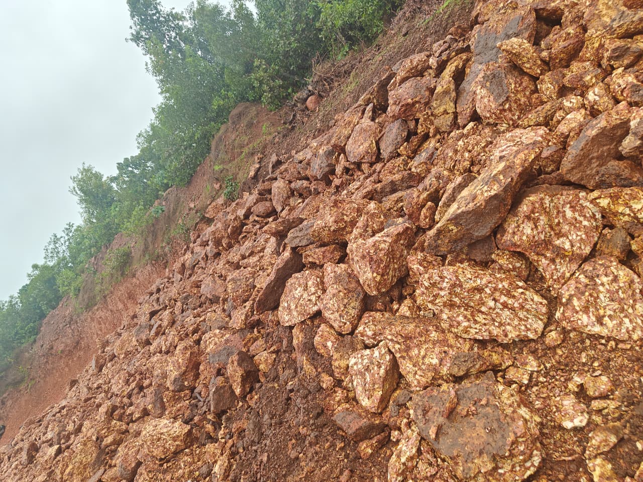 Close-up mineral rock face at Tierra Milestone Karnataka operations
